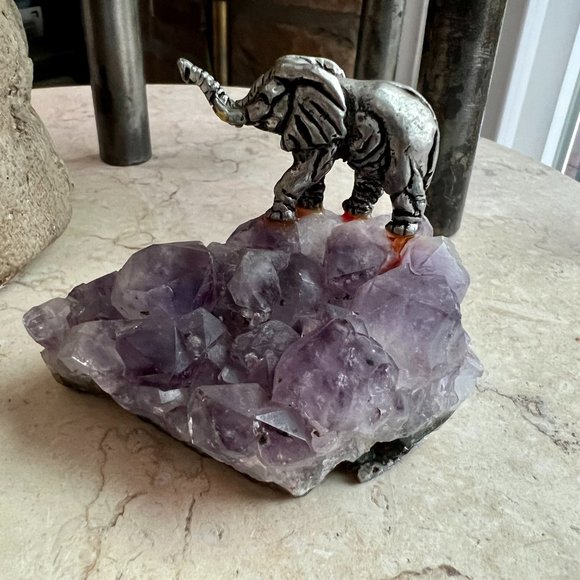 Elephant on Amethyst Crystal Stone - Picture 5 of 7